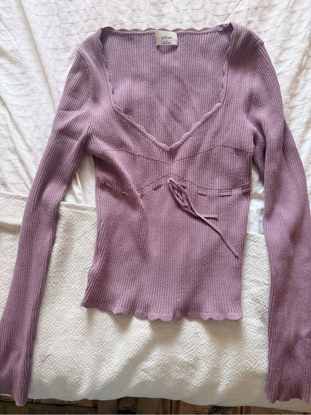 Aritzia V‑Neck Tie‑Front Long Sleeve Top